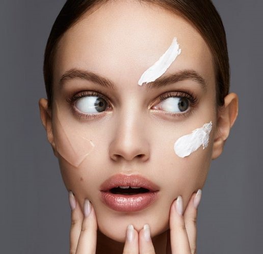 woman applying makeup