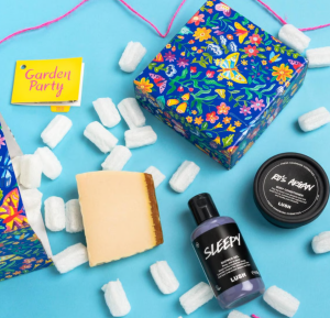 Подарочный набор для ухода за телом с цветочными ароматами Lush Garden Party Gift