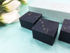 Подарочный набор органического мыла с бамбуковым углем, маслами и золотом Kyoto Chidoriya Bamboo Charcoal Soap Gift Set