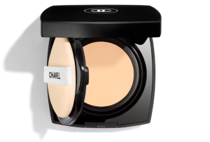 Стойкий увлажняющий кушон с матовым естественным финишем CHANEL Ultra Le Teint Cushion N