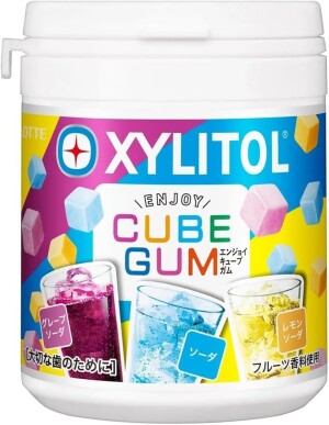 Жевательная резинка-ассорти со вкусом газированных напитков Lotte Xylitol Gum ENJOY CUBE Assortment Bottle