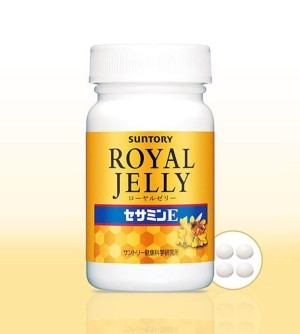 Комплекс с маточным молочком, церамидами и витаминами Suntory Royal Jelly + Sesamin E